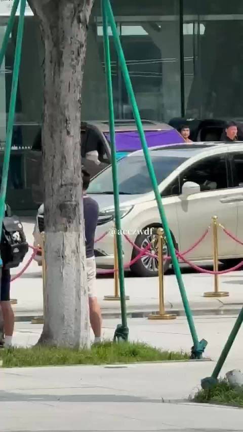 范丞丞预判姚译添套路，游戏中独善其身