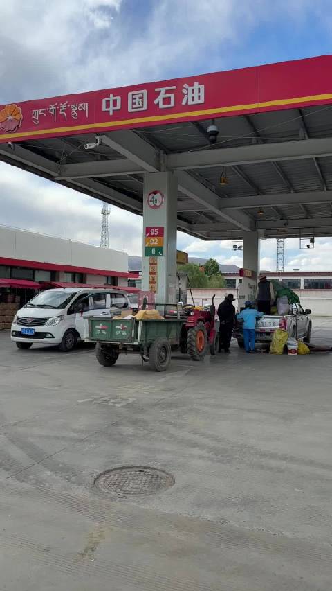 充电站全是广东的车，我一度怀疑我在广东