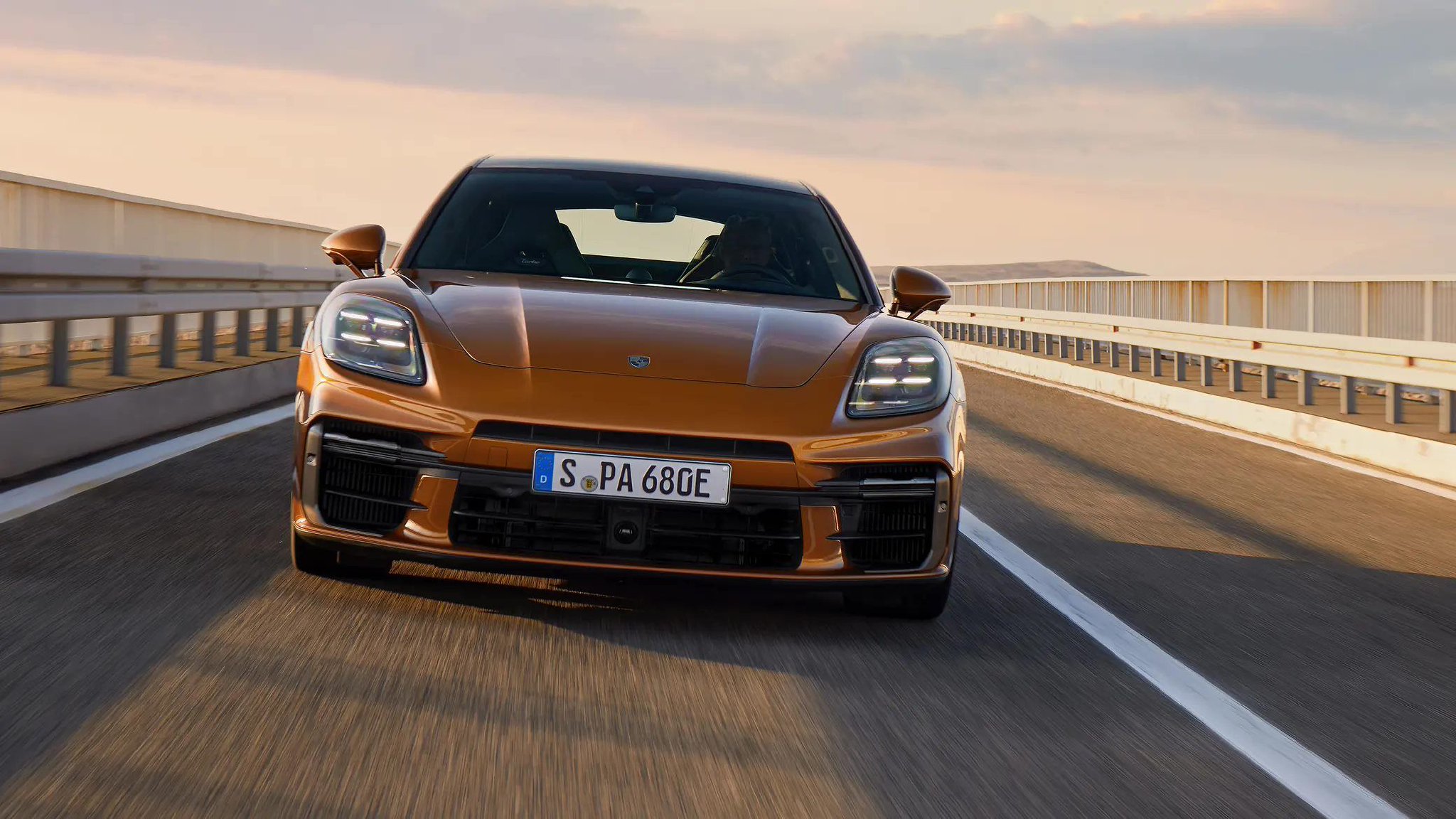 全新保时捷 Panamera E-Hybrid 售价公布，128.8 万元起 - IT之家