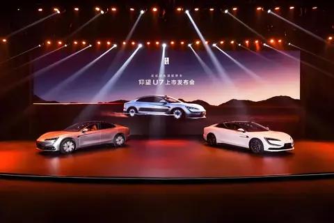 仰望U7‌，定位百万级新能源旗舰轿车。