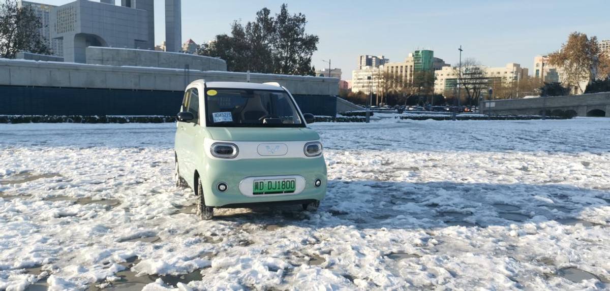 颜值高还好开,雪地试驾宏光MINIEV第三代马卡龙