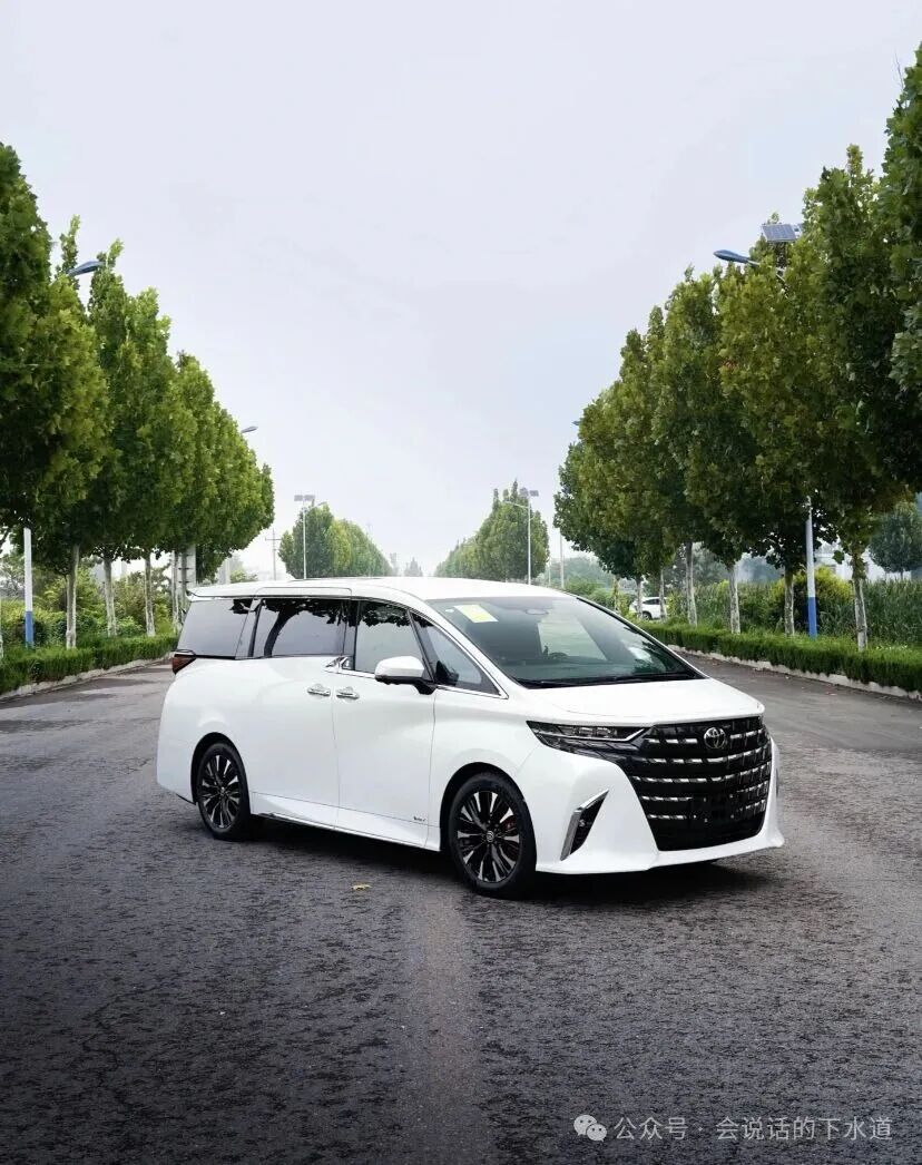 “加价神车”走下神坛?2026款丰田Alphard,还能凭颜值内饰让土豪买单吗?