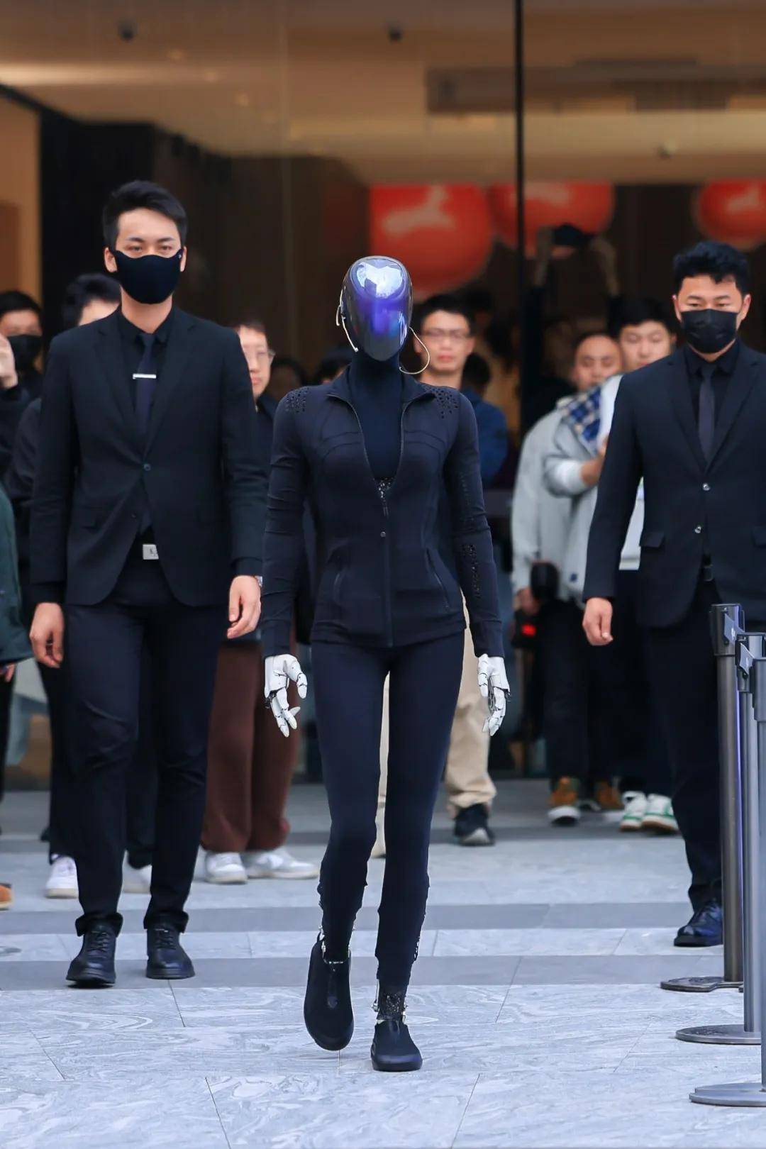 小鹏明确IRON年底量产，何小鹏：胜率两成，但值得一搏_机器人_人形_团队