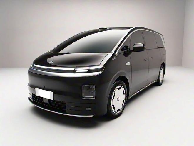 零跑首款旗舰MPV D99曝光！外观似理想MEGA，配全栈1000V三电系统