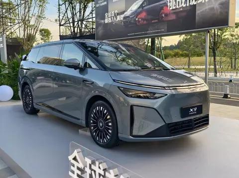30.98万起，标配800V高压，综合续航1602km，解读小鹏X9增程版