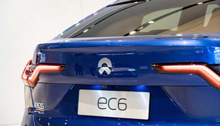 网传10万元EC 6二手车或无法正常过户，蔚来汽车保值率连续四个月下滑 | 界面新闻