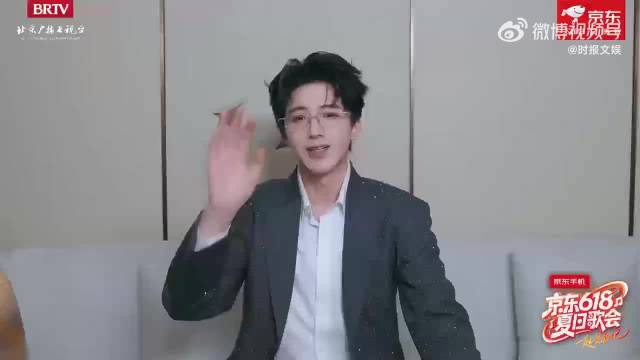 众艺人提醒！歌会现场别扎堆逗留，配合安检守秩序，文明观演才是对舞台的支持