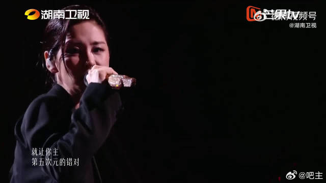 张碧晨深情演绎引爆舞台,细腻唱功引观众共鸣