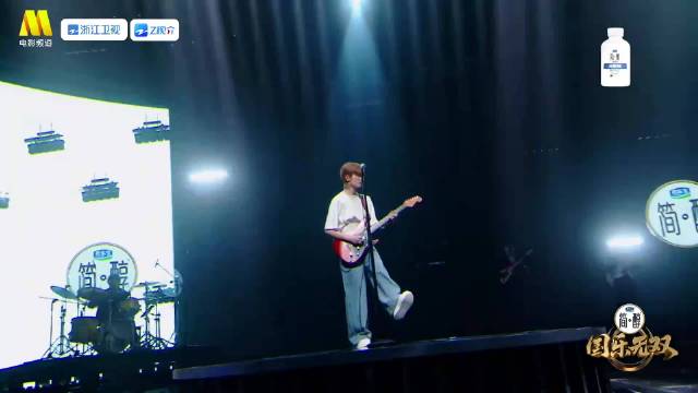 李宇春吉他弹唱Don'tBreakMyHeart，今晚多平台播出