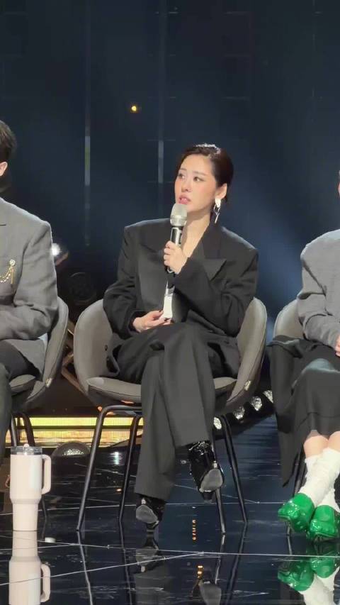 张碧晨幽默回应歌手2026首场破音