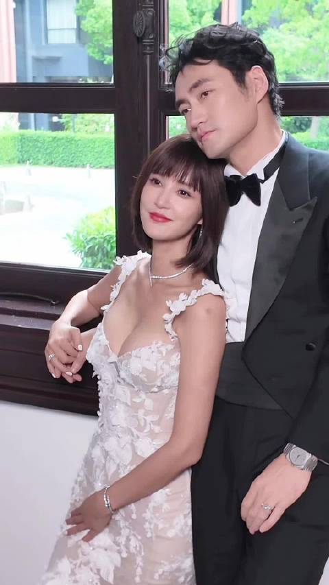 袁弘张歆艺结婚十周年，深情守护对方少女心