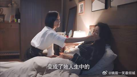 贺繁星看着睡着的妈妈，想了很多，母女俩和好如初