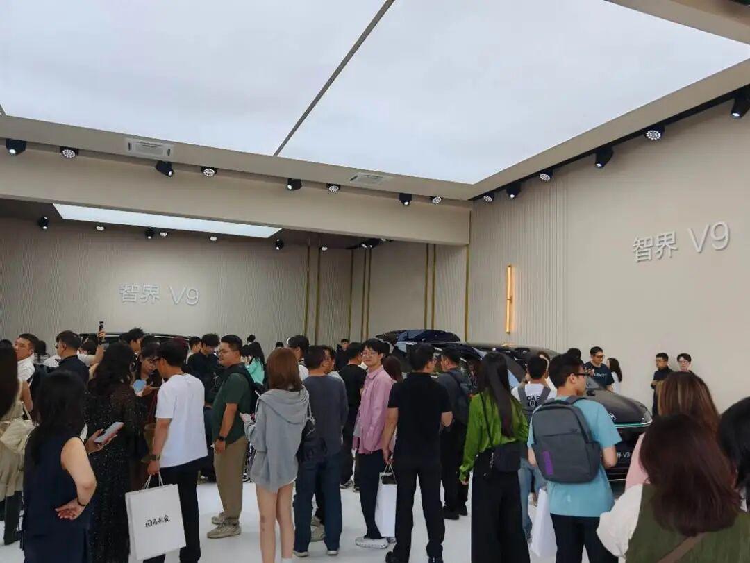“含华量”拉满!鸿蒙智行首款MPV能不能给到夯?