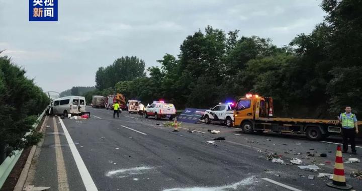 致13人遇难的客车：车厢里有辆电动车