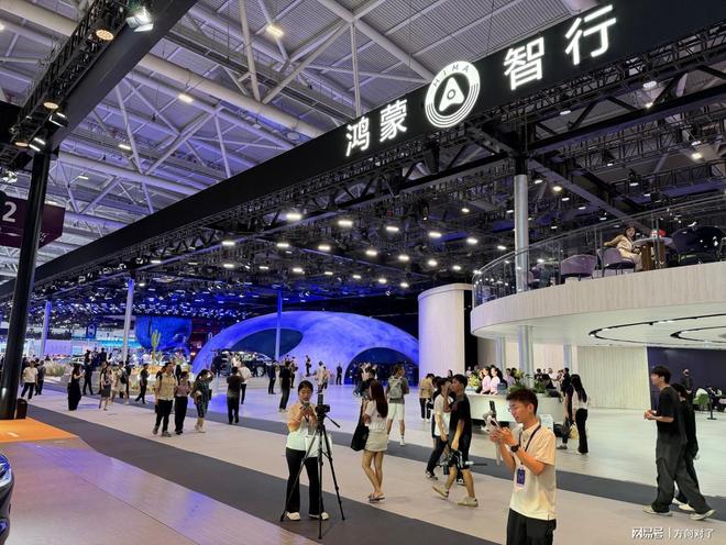 尚界Z7系列领衔炸场！鸿蒙智行家族亮相2026粤港澳车展