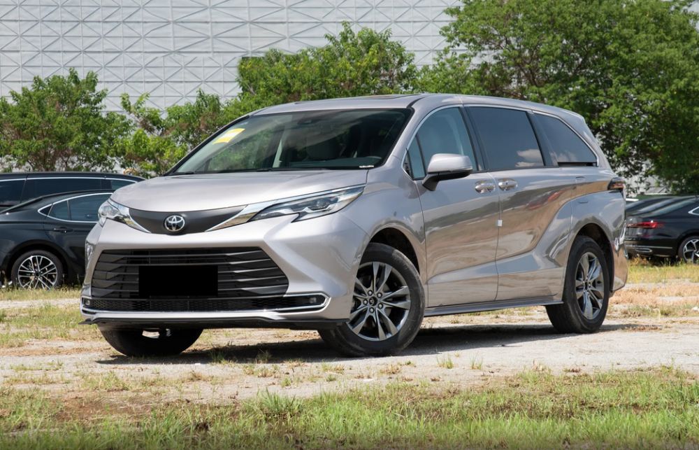 29.98万元起，两驱/四驱两种驱动形式，丰田赛那该怎么选？_新闻