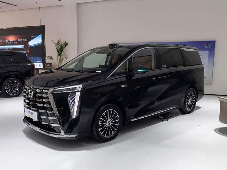 传祺向往M8 PHEV L实车亮相!44.5kWh三元锂+双电机四驱