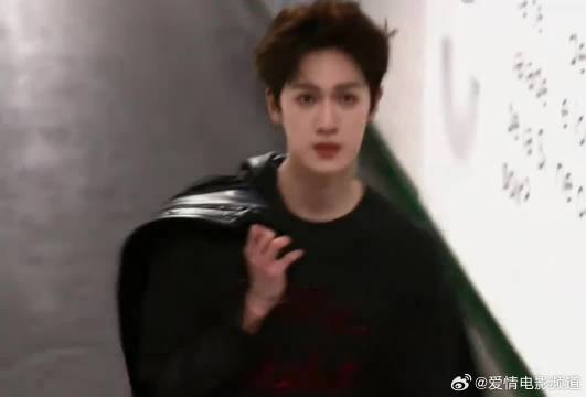 两个人的作品都这么般配，好有感觉