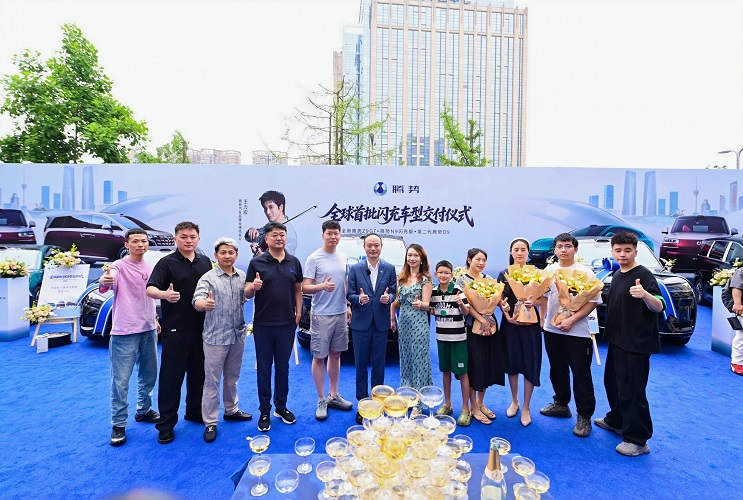 成都三车交付暨腾势十六周年,科技豪华融入巴蜀生活