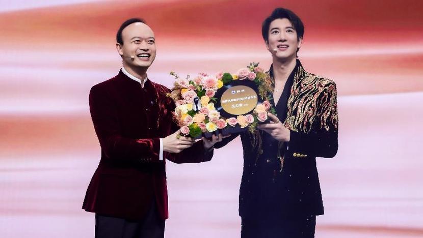 王力宏代言!40.98万起!腾势N9闪充版捅破国产旗舰天花板_太平洋号