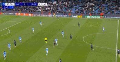伴随一场2-1!欧冠上演精彩对决:皇马击败曼城,姆巴佩替补上场