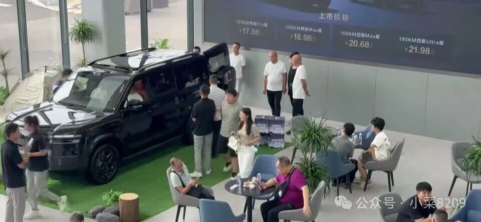 国庆探店方程豹差点挤不进去!17.98万的豹7凭啥火成这样?老司机说点大实话