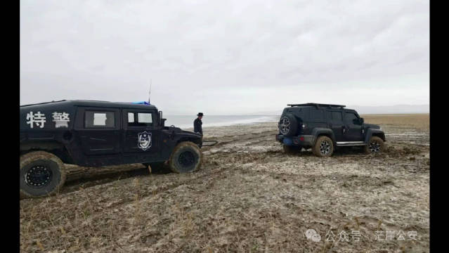 上海男子驾摩托车穿越青海哈拉湖无人区被困，出现高原反应！当地警方出动直升机紧急救援