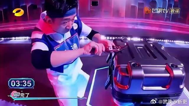 杨迪悠闲入场，结果被猎人团团围住缩在地上，好逗啊丨你好星期六