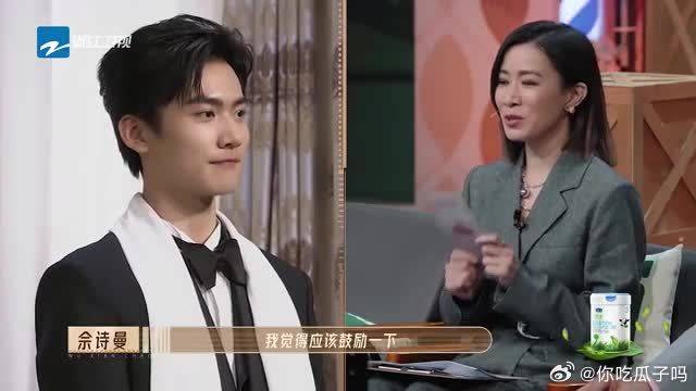 惠英红给郭晓婷红卡，佘诗曼海豹式鼓掌，高兴出“双下巴”