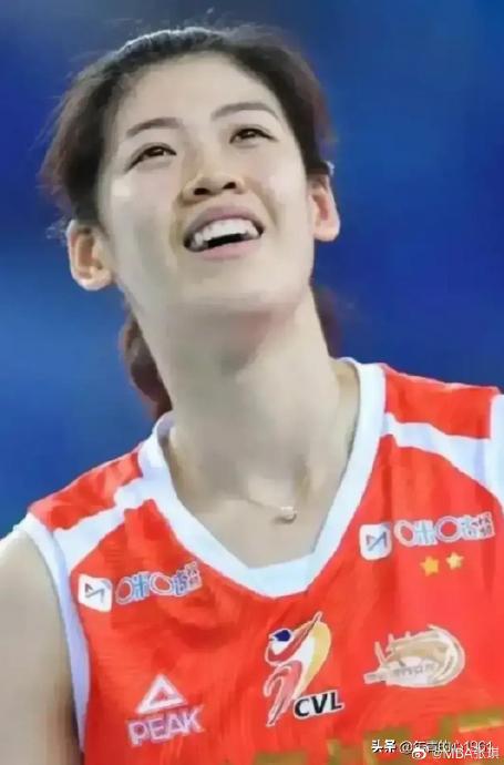 李盈莹为何被称为中国女排的“钢铁脊梁”，她的进攻成功率在全球排第几？
