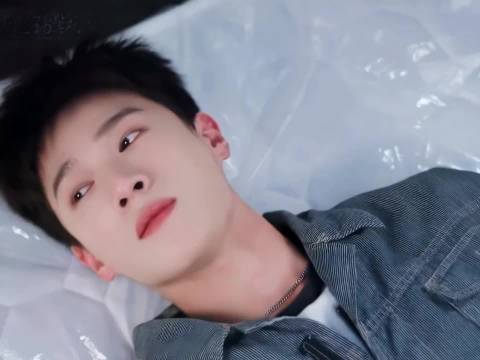 “爱一个人怎么会阻止她奔向更好的未来”