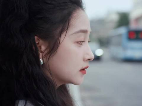 关晓彤无台词眼神戏演绎傲娇大小姐