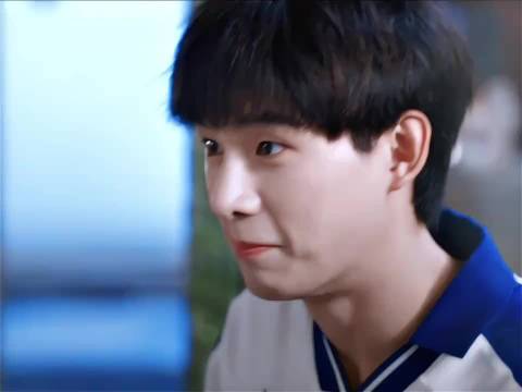 邢武：看见晴也 嘻嘻 看见情敌 不嘻嘻