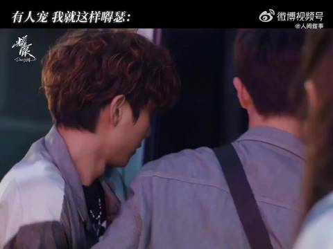 关晓彤李昀锐新剧演绎极致暧昧,冰箱壁咚雨夜撑伞心动拉满