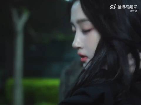 关晓彤李昀锐港风搂肩对视剧宣视频曝光