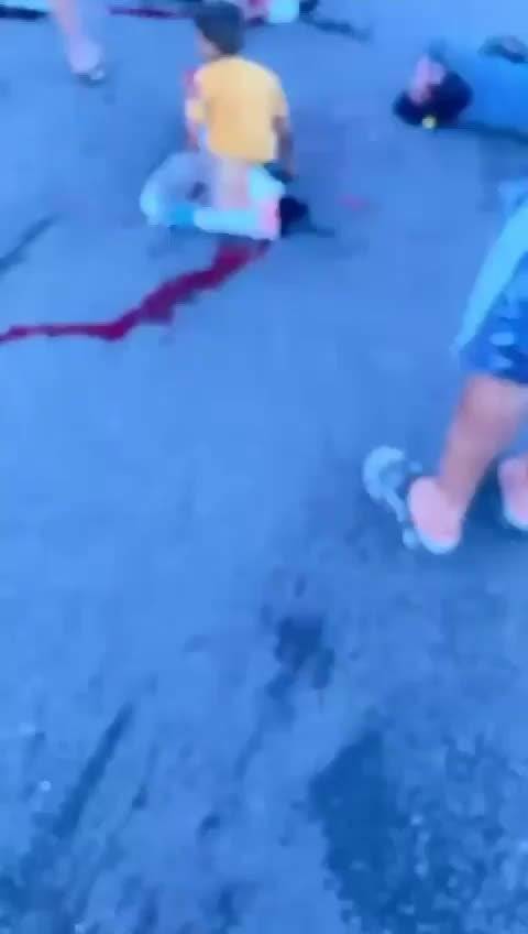 以色列无人机袭击了黎巴嫩一辆在公路上正常行驶的摩托车
