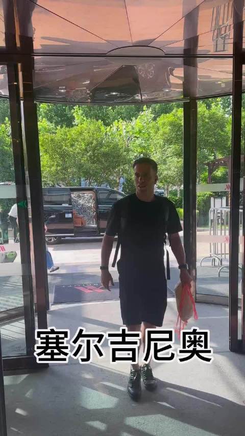 邵佳一的第二次征召！王钰栋领衔，武磊入选，国足于上海集结