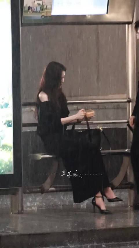章若楠王安宇时差回响杀青特辑曝光吻戏引期待