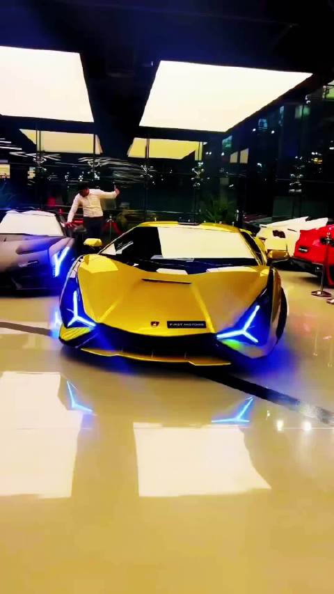 “一眼沦陷，这黄色的兰博基尼Sian也太美了”