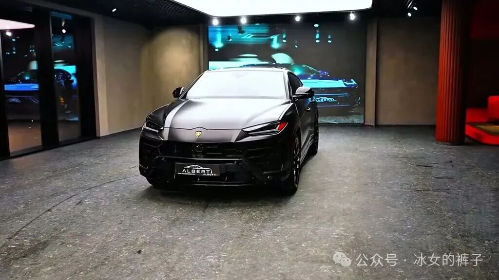 650匹V8怪兽,开着像开飞机?全新兰博基尼Urus深度体验