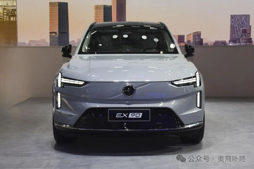 迟到但够狠:沃尔沃EX90终于来了,45.99万起的\"北欧坦克\"能打谁?