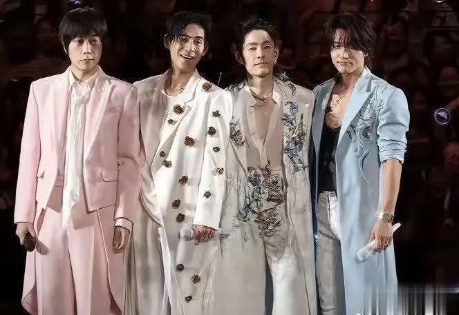 F4深圳开演唱会，周渝民成焦点，妻女首公开