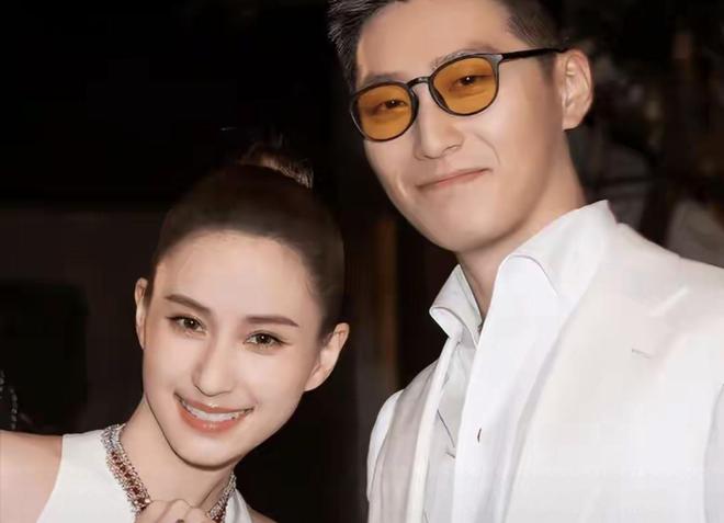 窦骁刚凭主角翻身，何超莲立刻晒照宣示主权，豪门婚姻又生变？