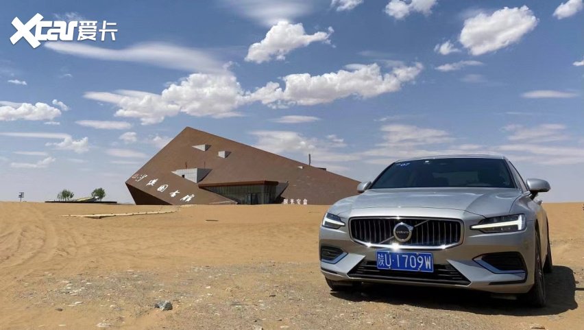 “西装暴徒”沃尔沃S60，弯道上演速度与激情?-爱卡汽车爱咖号