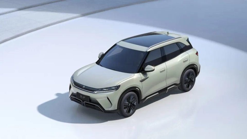 10万级纯电SUV!后起新秀启源Q05对比通勤老将比亚迪元UP,该选谁?_新闻