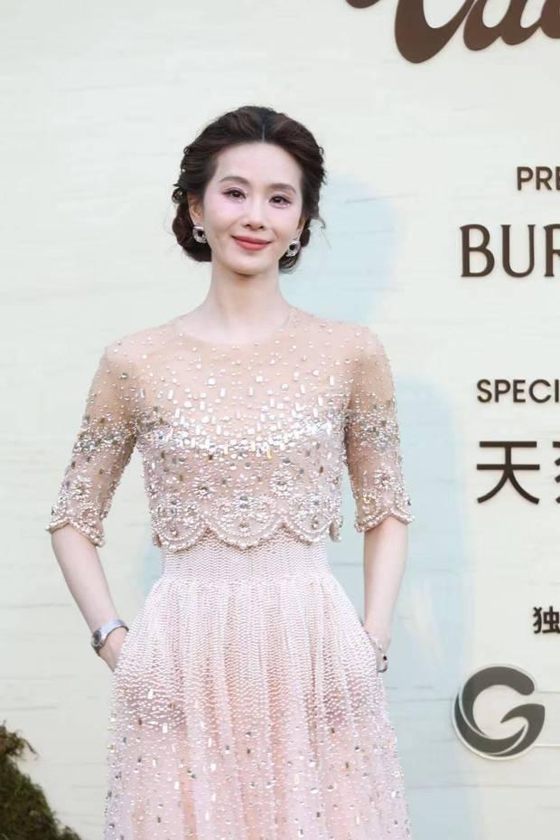 VOGUE盛典:刘诗诗赵露思赵今麦美貌养眼，许凯贺峻霖张康乐帅炸