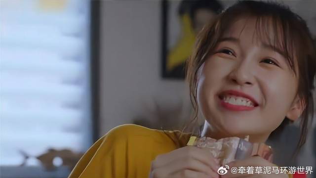 老妈突击儿子家，一看家里有个女孩，立马撵着打！