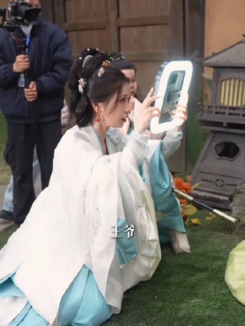谁能寻得这般剧宣奇才？创意鲜活得连AI都望尘莫及
