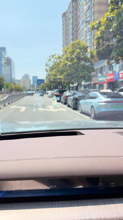 常州街头现首台黑色蔚来ES9