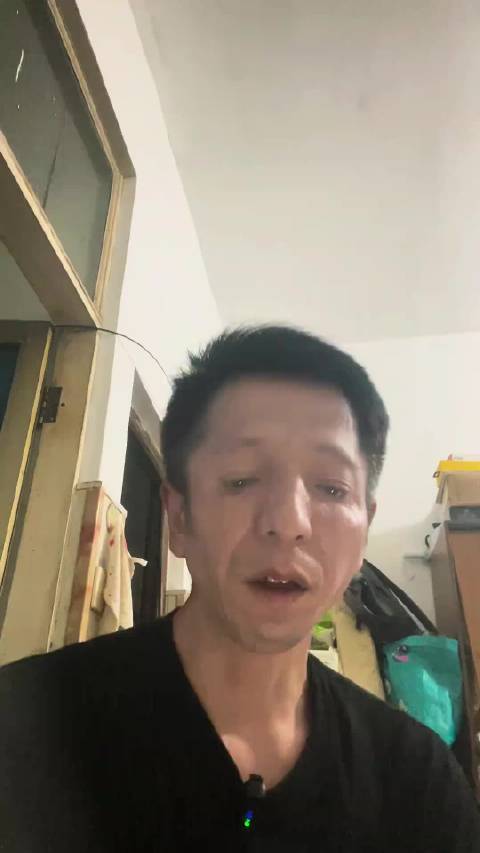 横店演员阿凡达被指诈捐卖惨，回应称不知疾病遗传